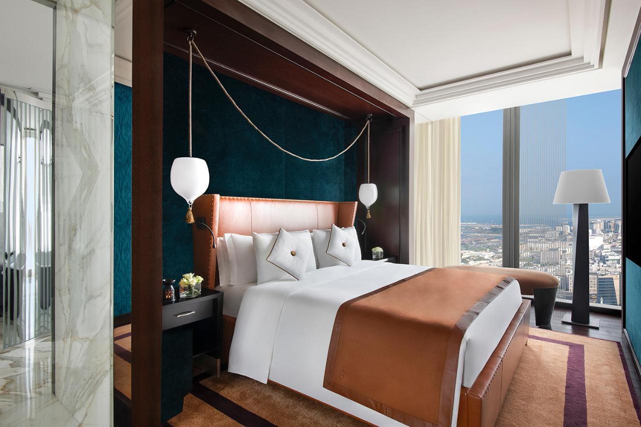 บันยันทรี โดฮา แอท ลา ซิกาล มูไชเรบ Hotel ภายนอก รูปภาพ A bedroom at the Ritz-Carlton, DIFC