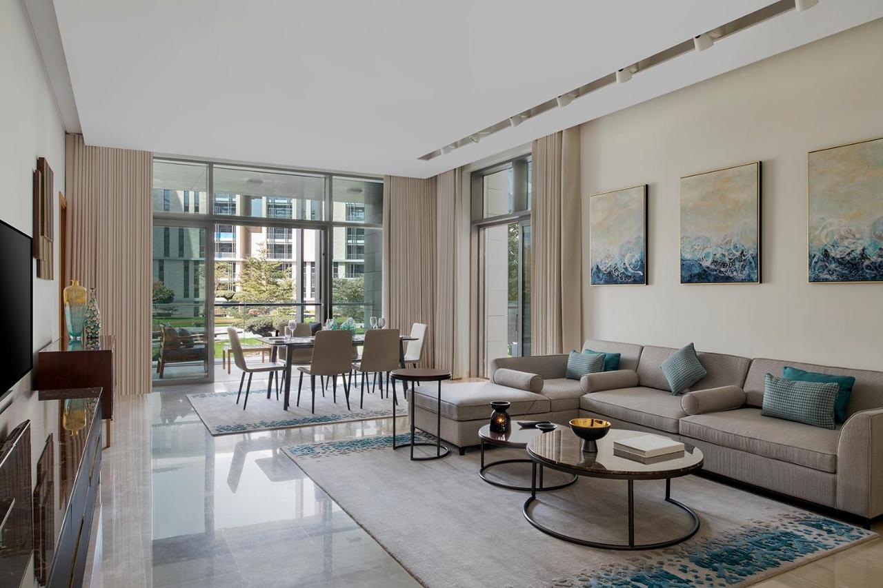 บันยันทรี โดฮา แอท ลา ซิกาล มูไชเรบ Hotel ภายนอก รูปภาพ A living room at the Ritz-Carlton, DIFC