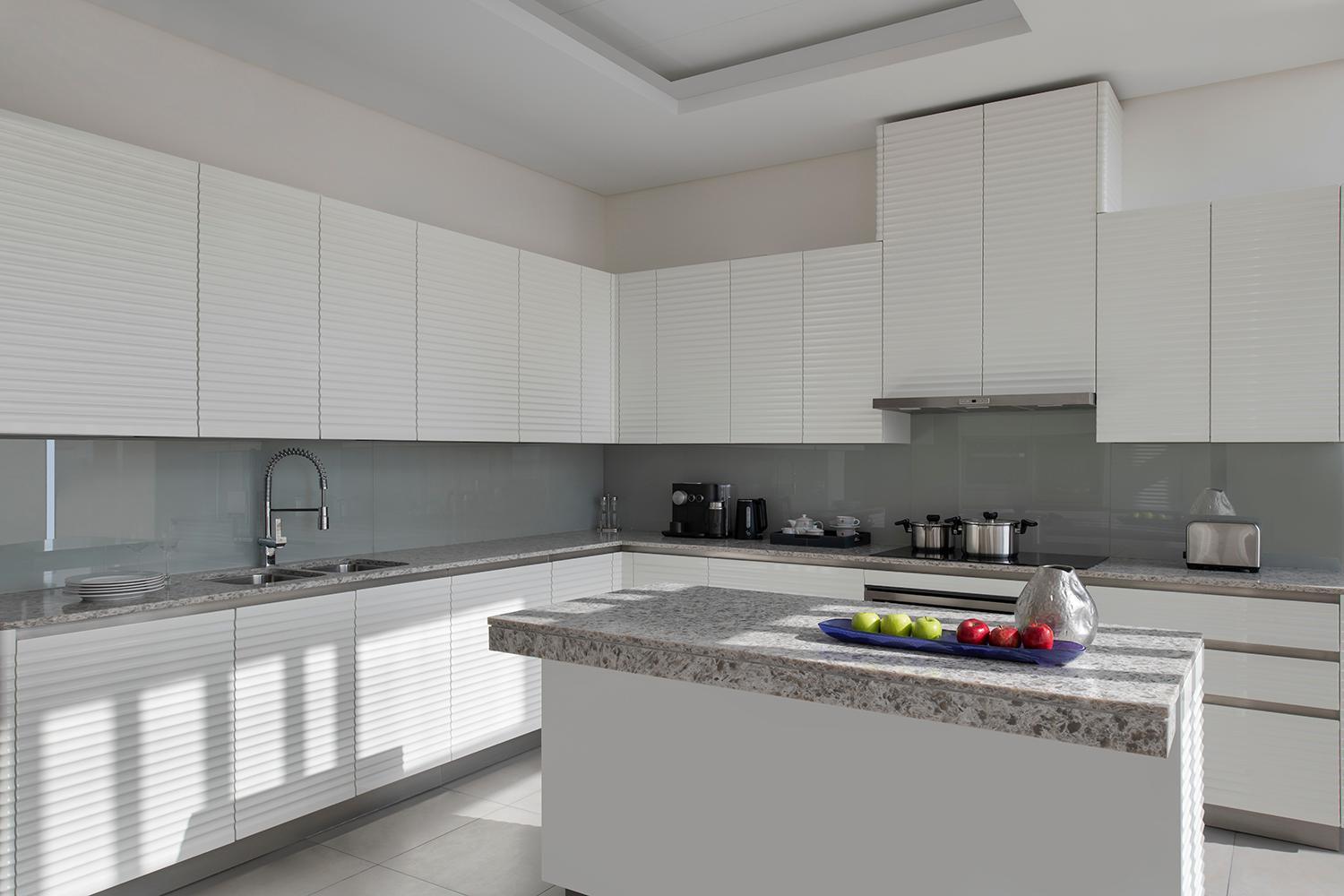 บันยันทรี โดฮา แอท ลา ซิกาล มูไชเรบ Hotel ห้อง รูปภาพ A modern kitchen