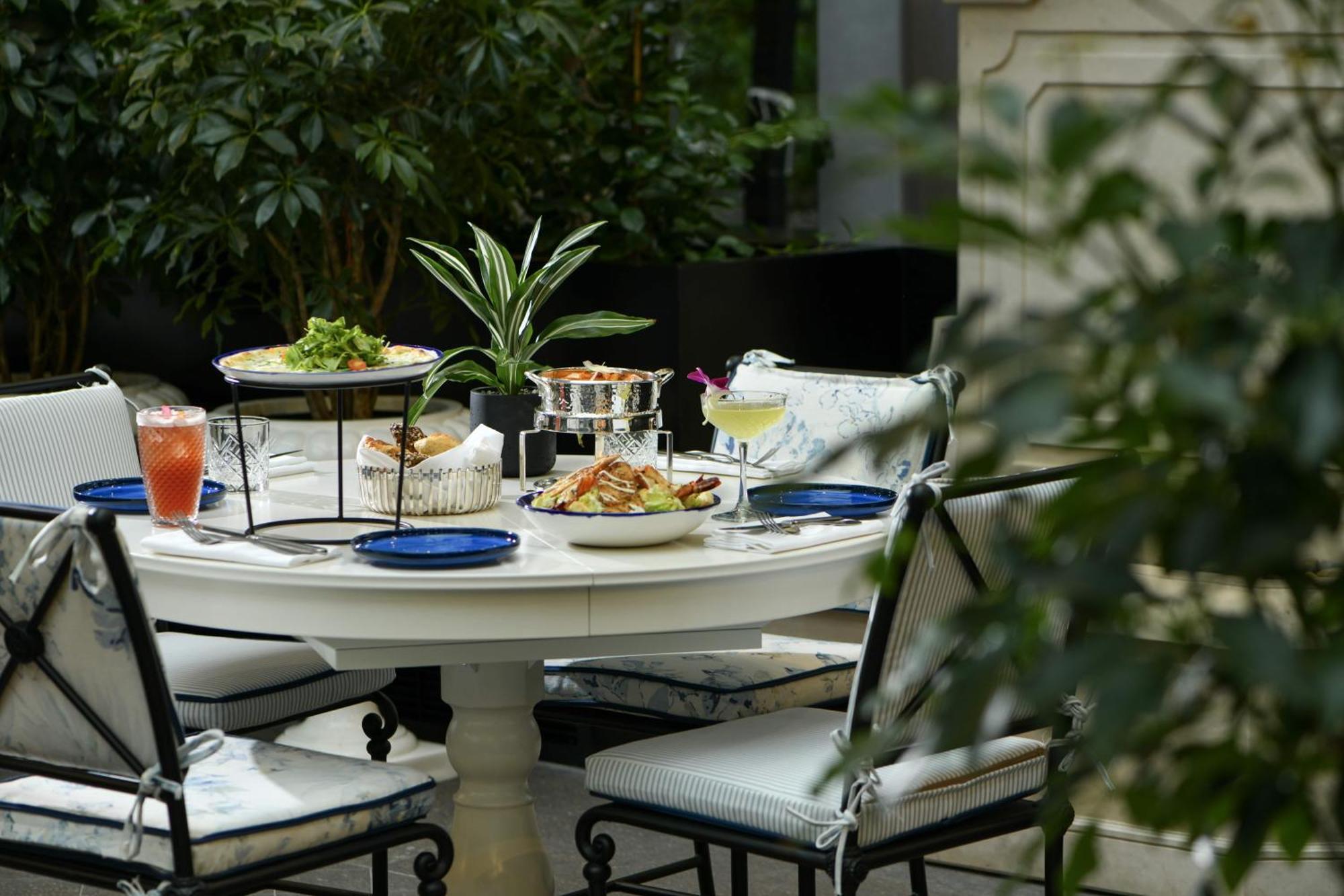 บันยันทรี โดฮา แอท ลา ซิกาล มูไชเรบ Hotel ภายนอก รูปภาพ A table set for afternoon tea at the Mandarin Oriental, Paris